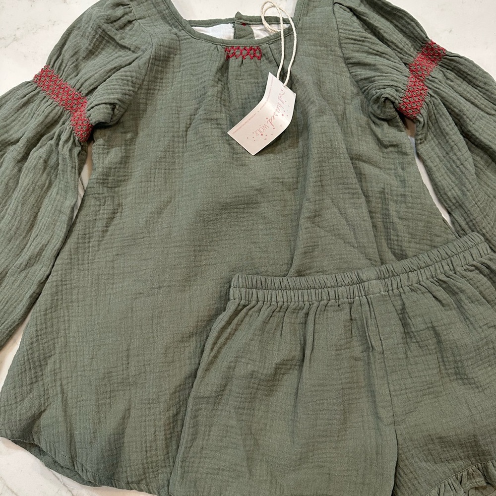 Green Long Sleeve Top and Shorts Set